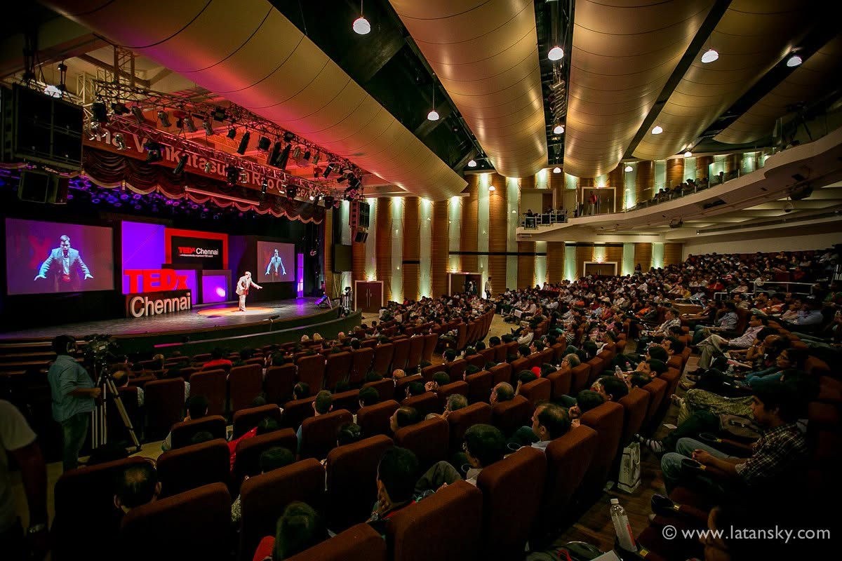 Mykola Latansky a TEDx Chennai közönsége előtt